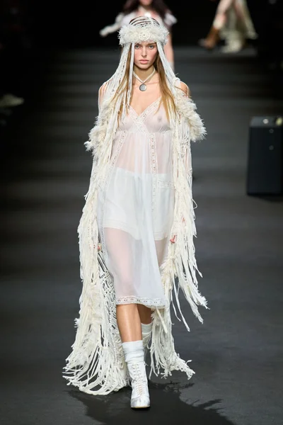 Look 14